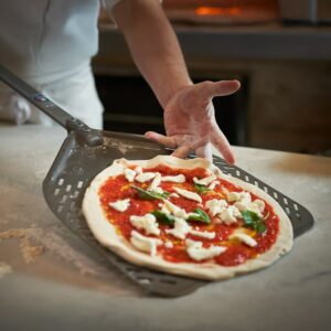 Pale per pizza professionali forate in alluminio anodizzato".