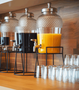 Dispenser bevande professionali e brocche per buffet hotel e catering