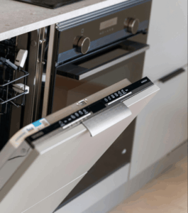 Lavastoviglie professionale con porta frontale