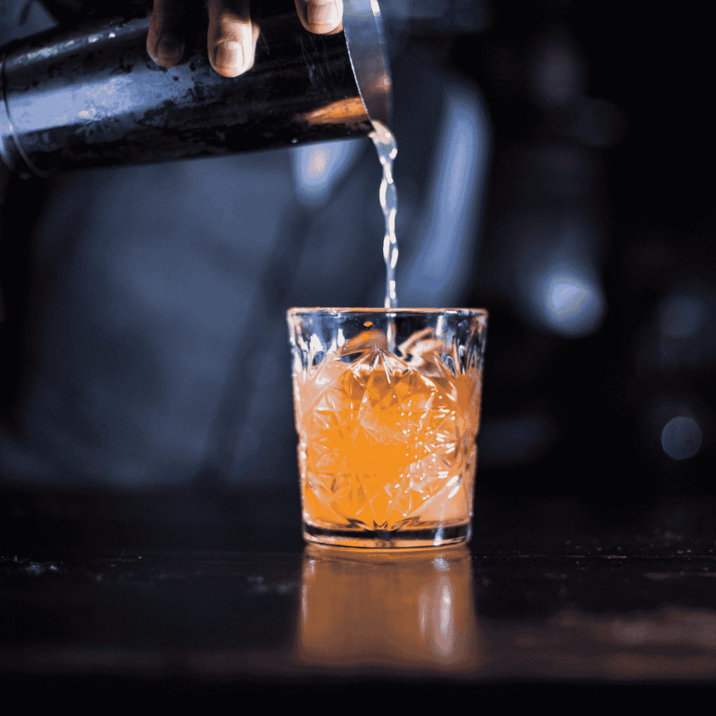 bicchiere da cocktail professionali e jigger