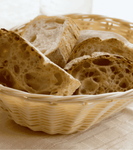 cesto porta pane per la tavola del ristorante