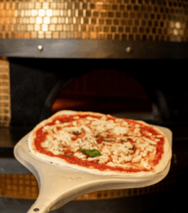 Dettaglio pala pizza Gold Line in alluminio anodizzato