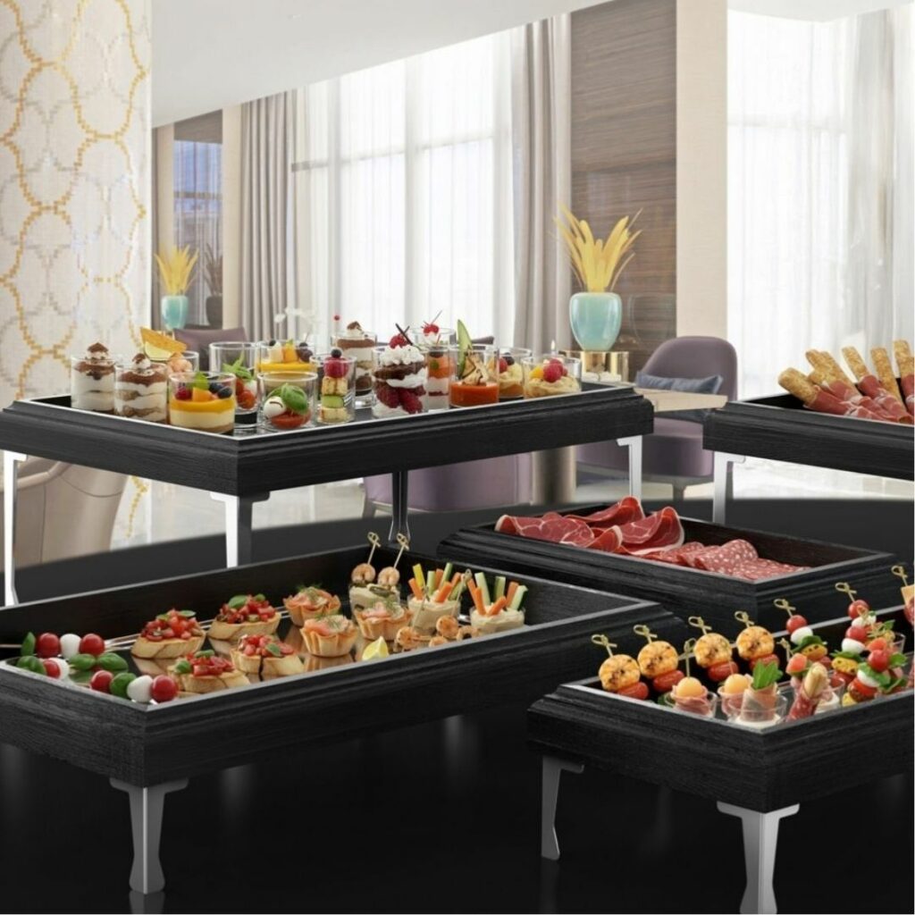 attrezzature per valorizzare il buffet